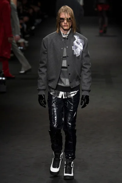 Look 23